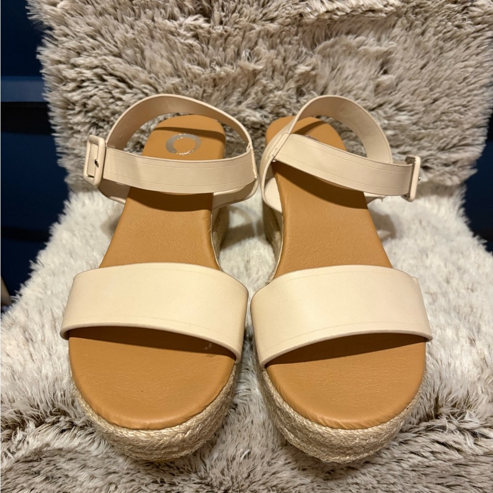 Cream Wedge Sandals size 8 NWB